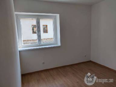 Családi ház apróhirdetés képe