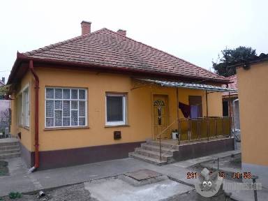 2 szobás családiház Tasson apróhirdetés képe