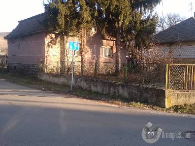 Családi ház felújításra szoruló apróhirdetés képe