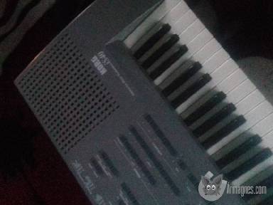 Korg is 40.-es szintetizátor apróhirdetés feladás eladás