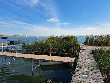 Balatonon vízparti 6 fős stúdió apartman KIADÓ apróhirdetés képe