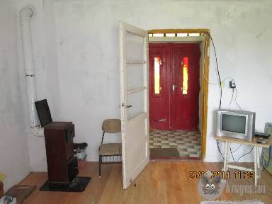 Nagy telek kis házzal eladó! apróhirdetés képe