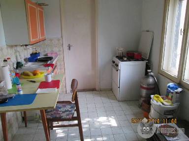 Nagy telek kis házzal eladó! apróhirdetés képe